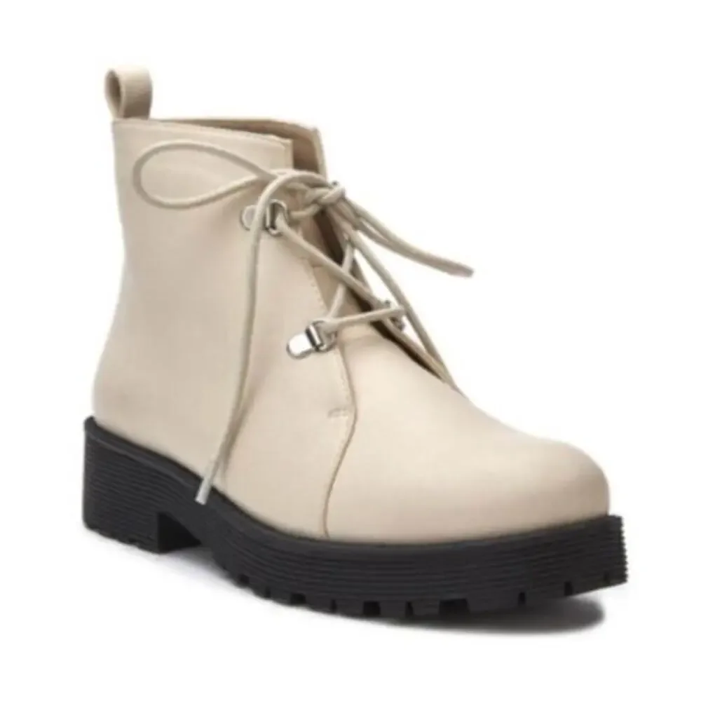 NEW COCONUTS BY MATISSE MILLY LACE-UP BOOTS in bone off white retro size 8 or 9